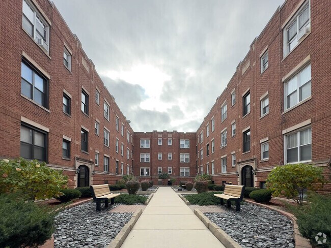 Building Photo - 956 W Cornelia Ave