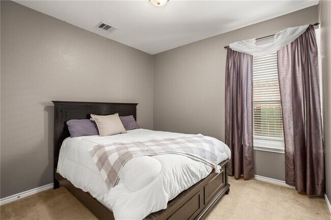 Building Photo - 2800 Mission Tejas Dr