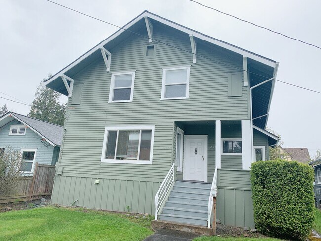 Building Photo - PRELEASING:  A 7+ bedroom home in York Nei...