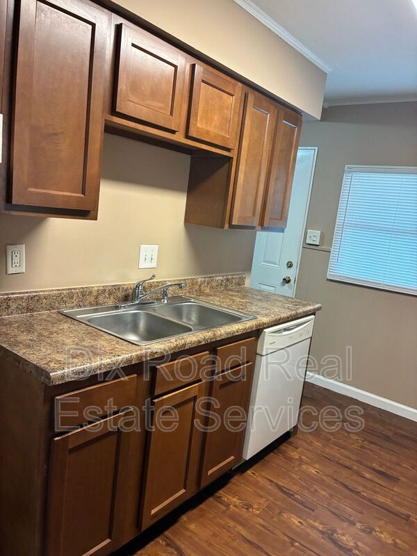 Building Photo - 1003 Sorg Pl