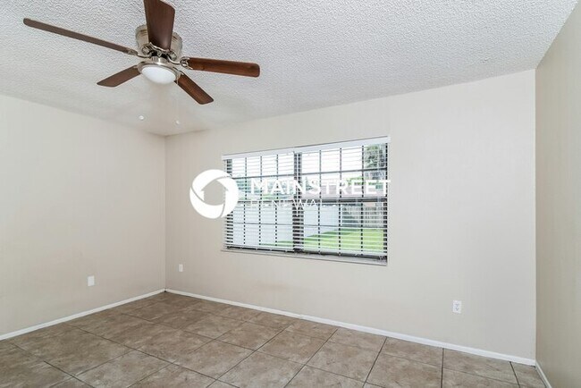 Building Photo - 3 Bedroom Pet-Friendly Home in North Port,...