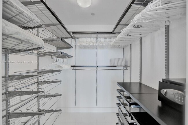 Building Photo - 1100 Biscayne Blvd