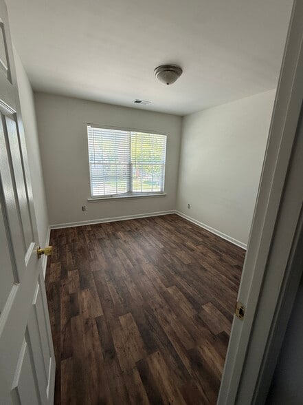 Building Photo - 2810 Azalea Hills Dr