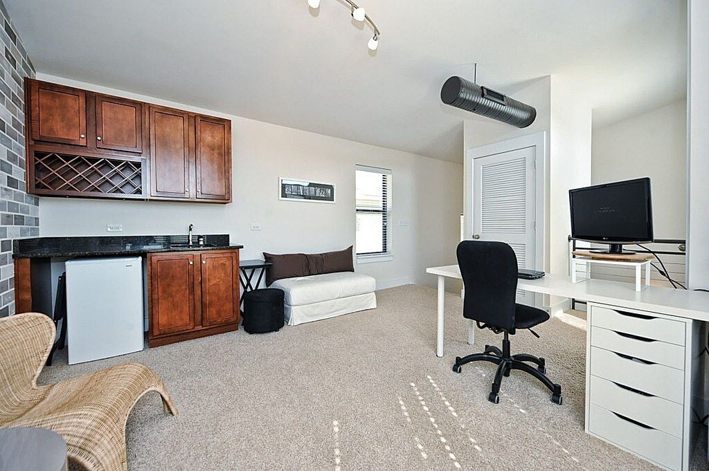 3rd floor loft with wetbar - 3433 Steel Yard Court
