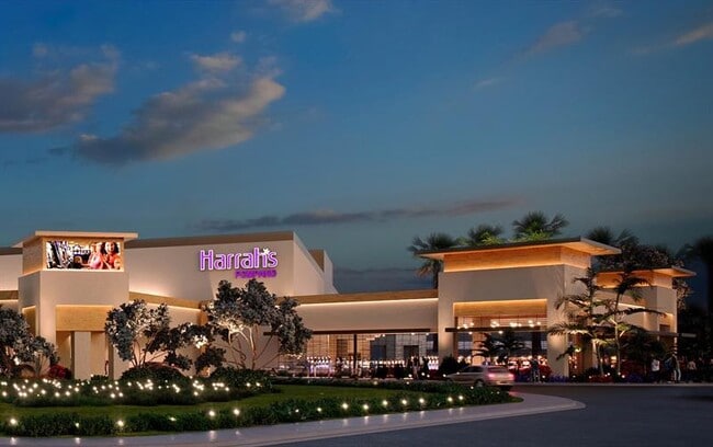 Building Photo - 2801 N Palm Aire Dr