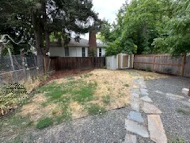Building Photo - Charming 2 bed 2 bath home in Eugene