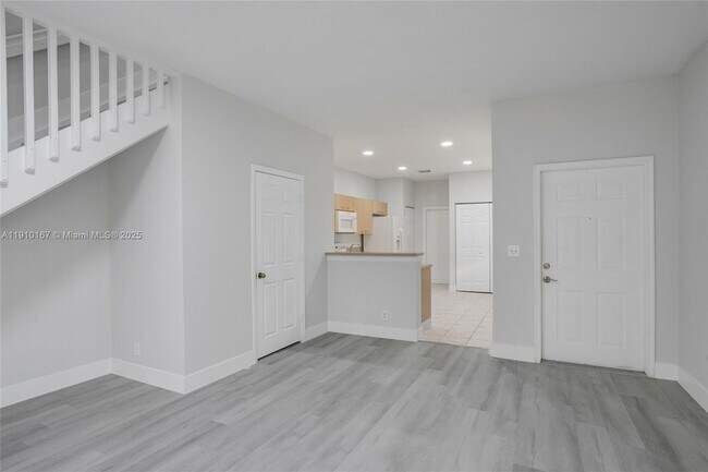 Building Photo - 3912 Tree Top Dr