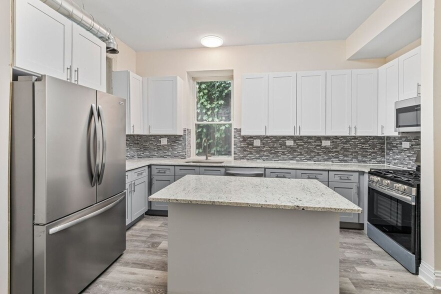 Building Photo - 1345 N Maplewood Ave