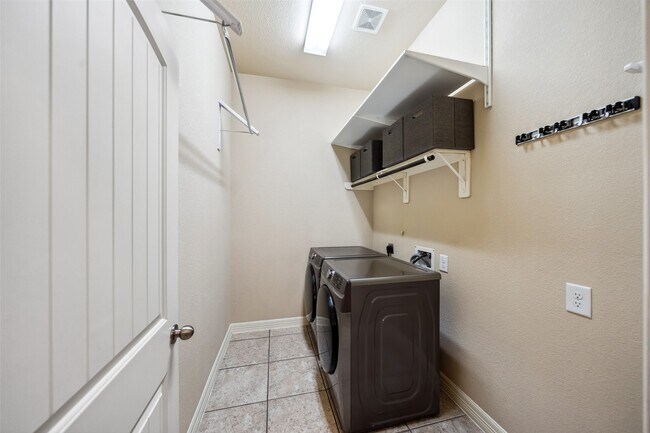 Building Photo - 28510 Lazy Rock Dr