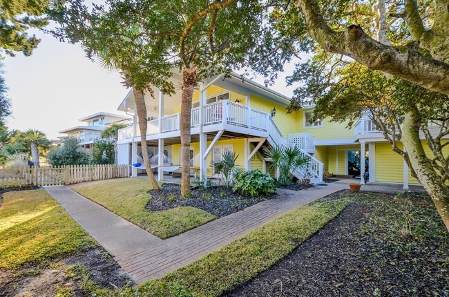 Building Photo - AMAZING WRIGHTSVILLE BEACH OFF-SEASON HOME - Now until End of April 2026