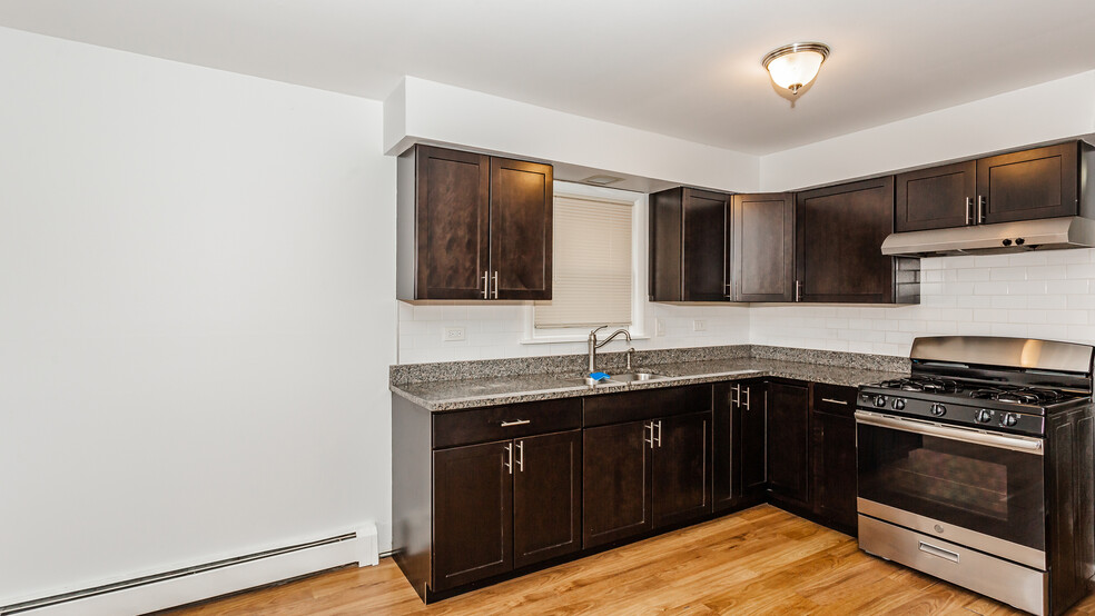 Building Photo - 5940 S Kilbourn Ave