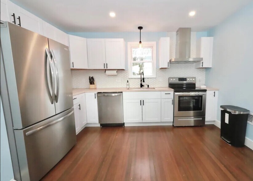 Fully updated kitchen - 29 Roosevelt St