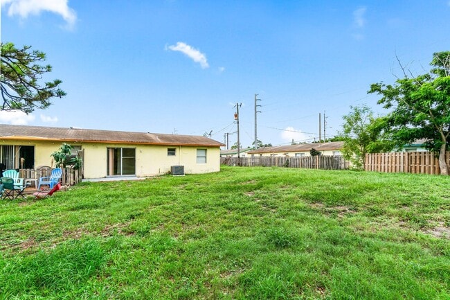 Building Photo - 4786 Gulfstream Rd