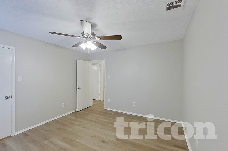 Building Photo - 608 Canyon Pl