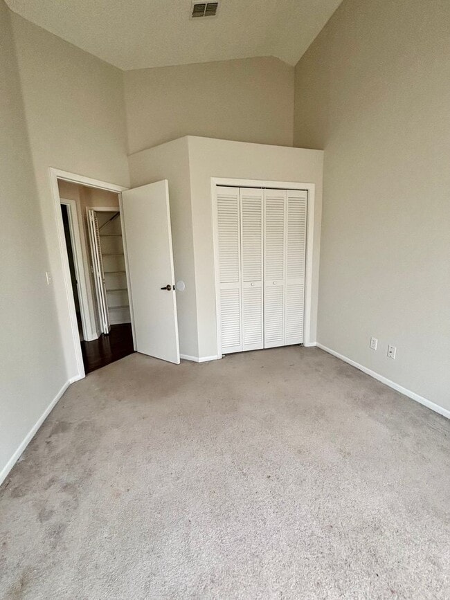 Building Photo - Ready to Move in!! Must See! Lake Mary Com...