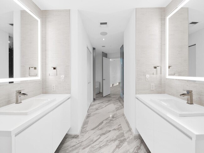 Building Photo - 701 N Fort Lauderdale Beach Blvd