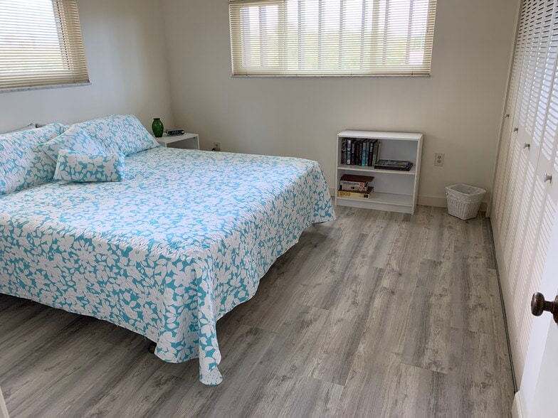 King Bed - 1243 S MLK Jr Ave