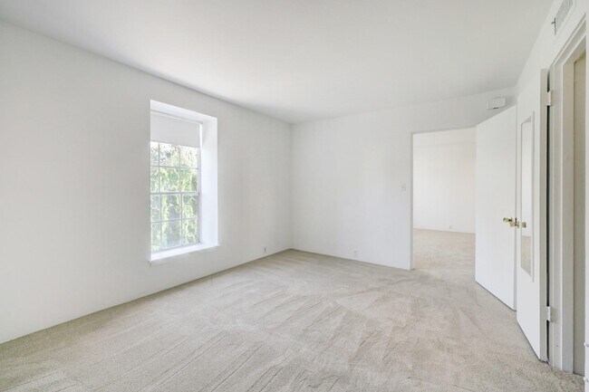 Building Photo - 5353 Institute Ln