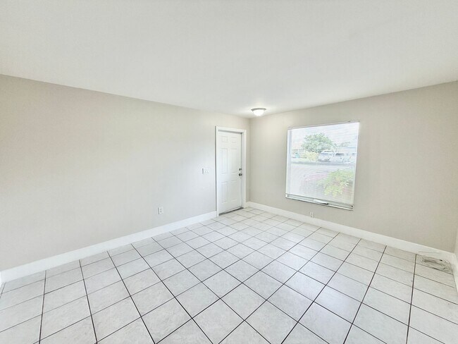 Building Photo - PIKUS (5356 24th Ave SW)