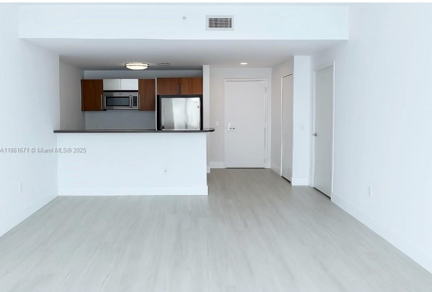 Building Photo - 300 S Biscayne Blvd