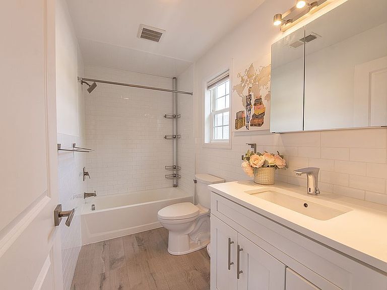 Building Photo - 201 Catherine St