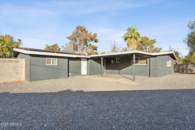 Building Photo - 1548 N Upland Cir
