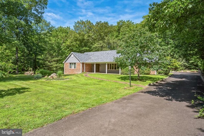 Building Photo - 3574 Glenway Rd