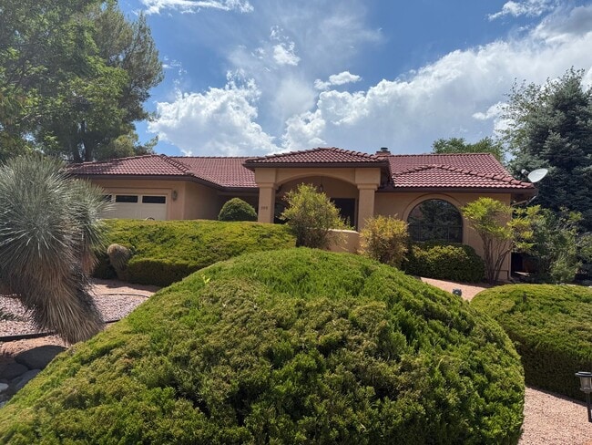 Building Photo - Price Reduced!! Desirable Uptown Sedona In...