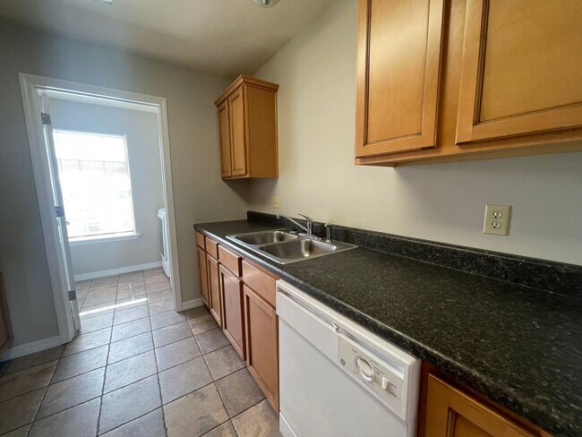 Building Photo - Spacious 3 Bedroom, 2 Bath Unfurnished Apartment with Stunning Views! Branson, MO