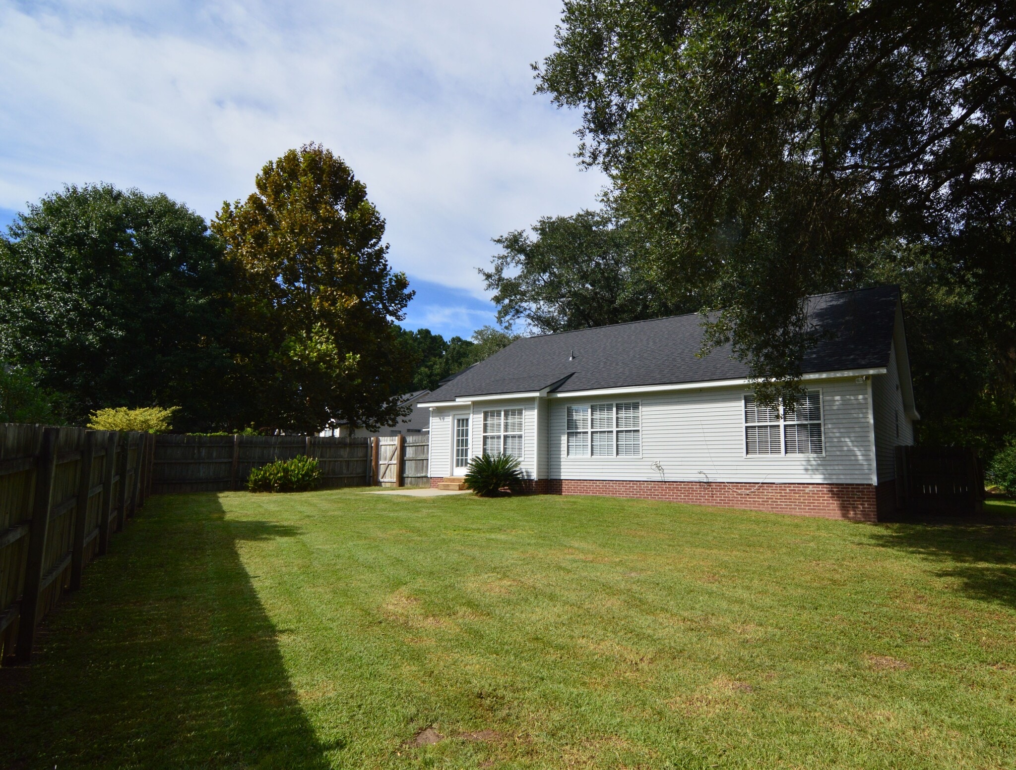 Building Photo - 203 Hawkridge Pl