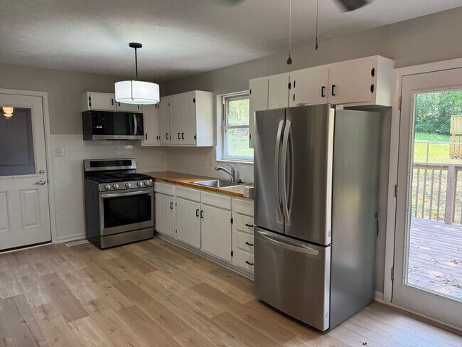 Building Photo - Renovated Rocky Hill Home