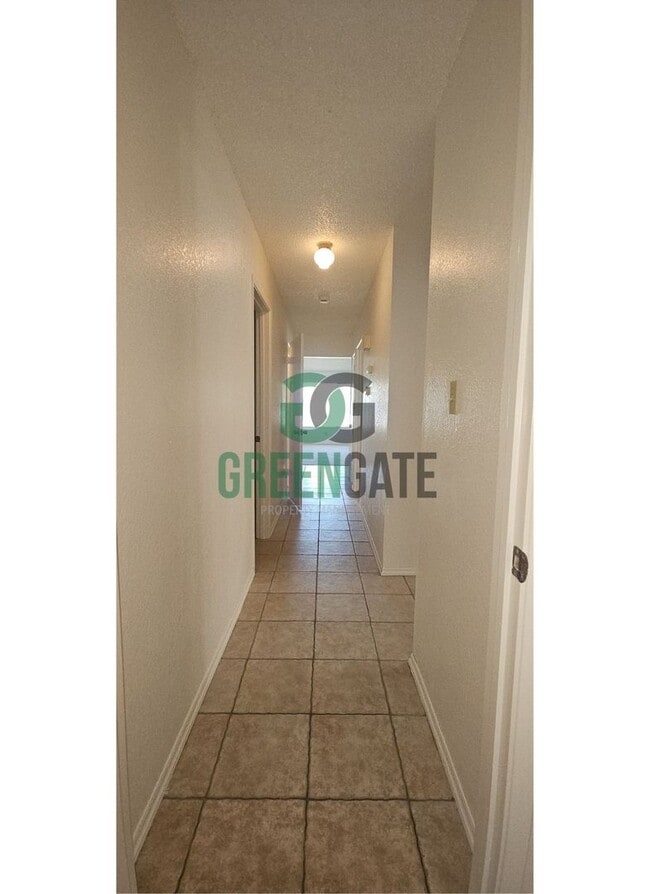 Building Photo - 3 BEDROOM 2 BATH HOME MOVE IN READY IN North MODESTO!