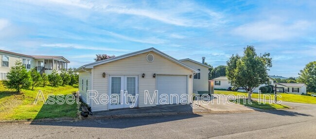Building Photo - 1322 Silver Charm Way