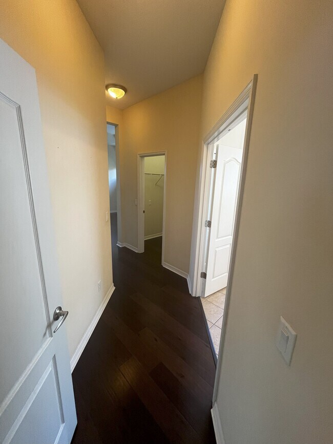Building Photo - 4726 Claremont Park Dr