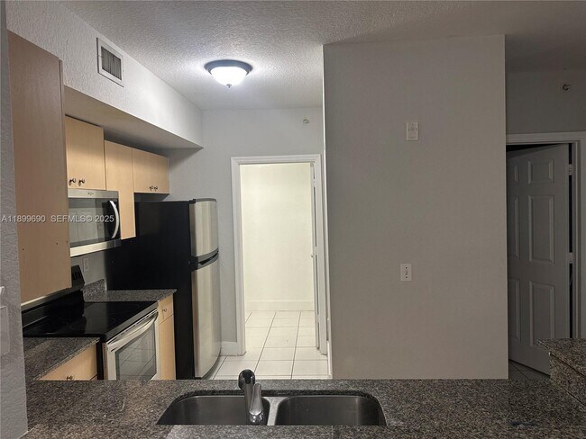 Building Photo - 2520 Centergate Dr