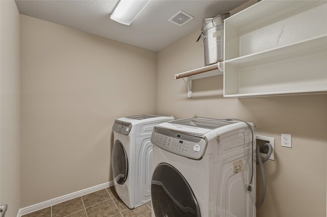 Building Photo - 10906 Angel Lake Dr