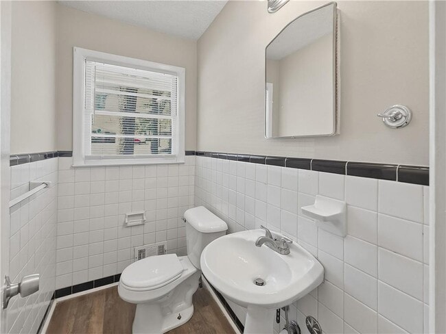 Building Photo - 228 Stoneybrook Dr