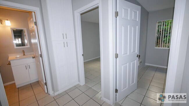 Building Photo - 1st Floor Remodeled Condo