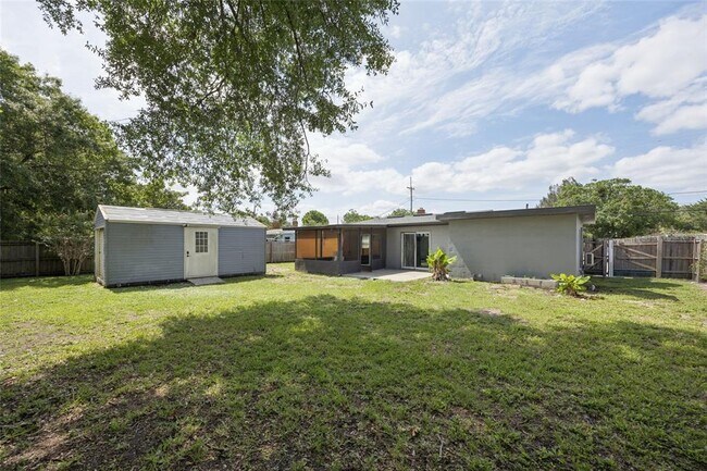 Building Photo - 6036 Dogwood Dr