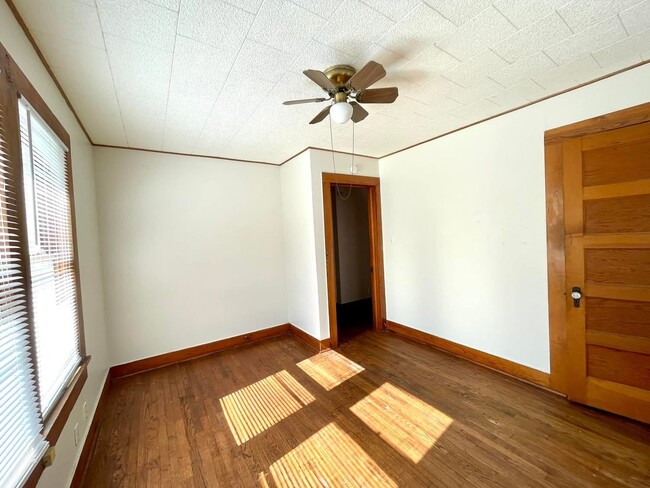 Building Photo - 714 6th Ave NW