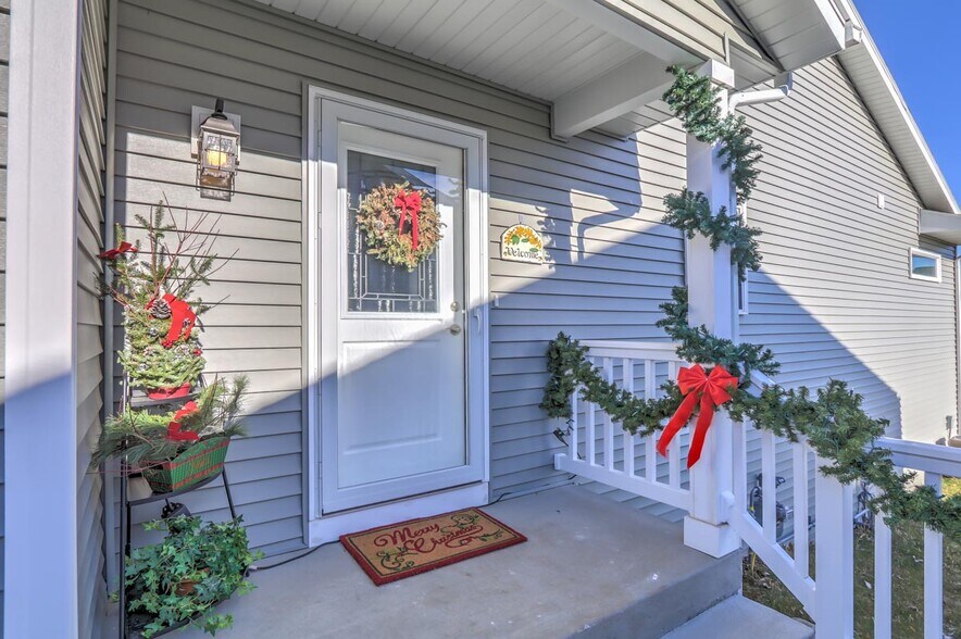 Private entrance - 846 Thompson Drive