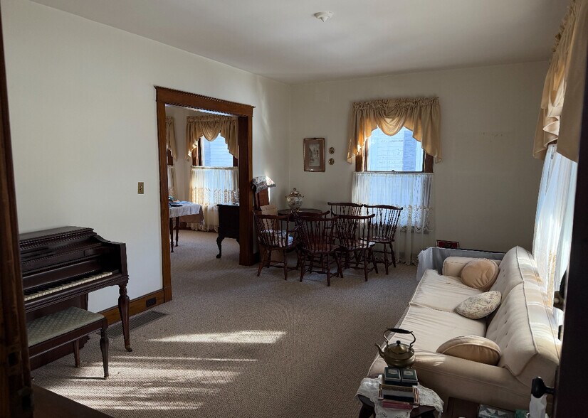 Building Photo - 40 Bennett Ave