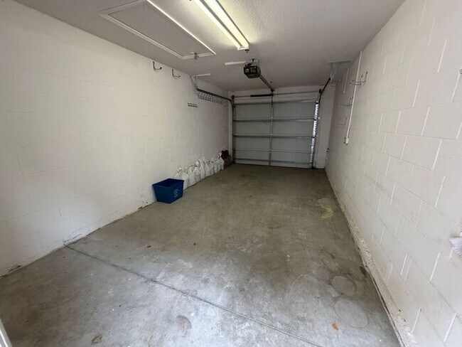 Building Photo - Spacious 3 Bedroom Townhome with Garage in Altamonte Springs