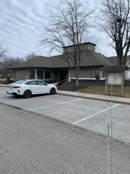 Building Photo - 4240 Village Parkway Cir E