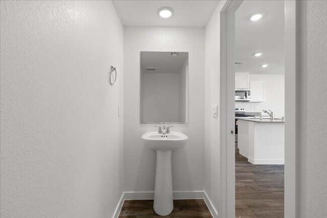 Building Photo - 900 Rosy Starling St