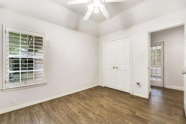 Building Photo - 30 Vista Cove Cir