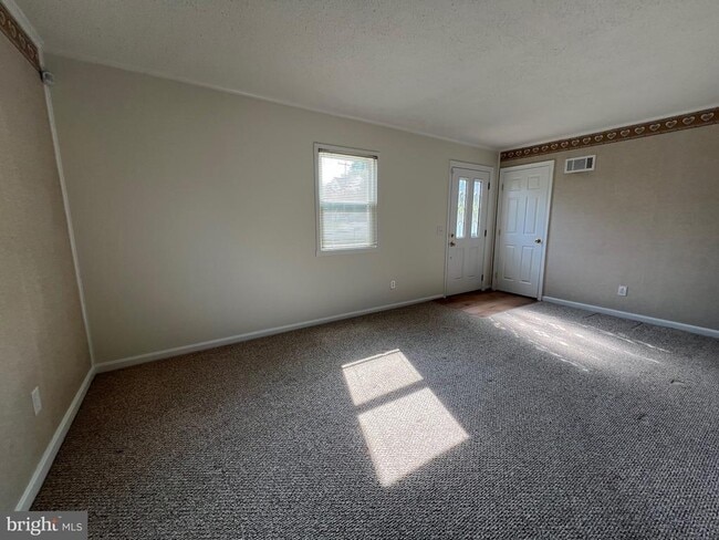 Building Photo - 5626 Tremont Dr