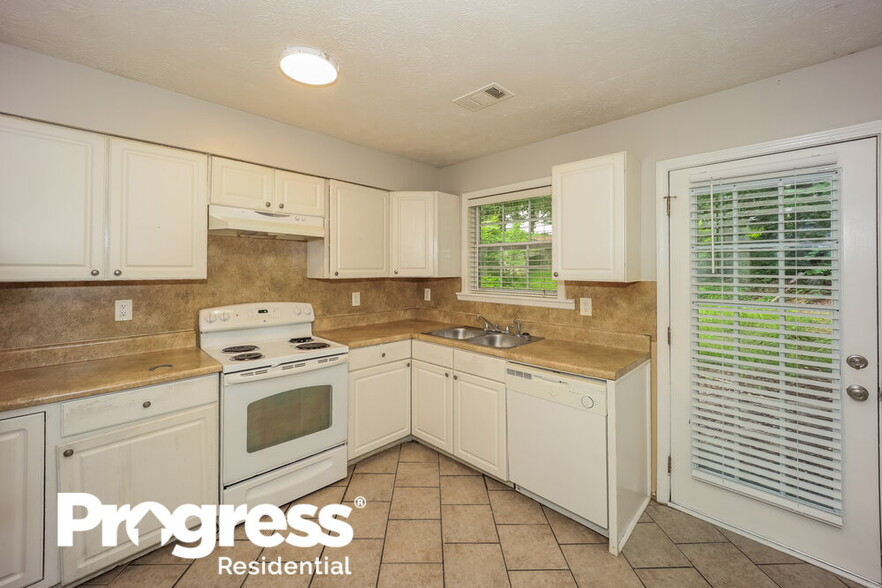 Building Photo - 5539 Hall Cir