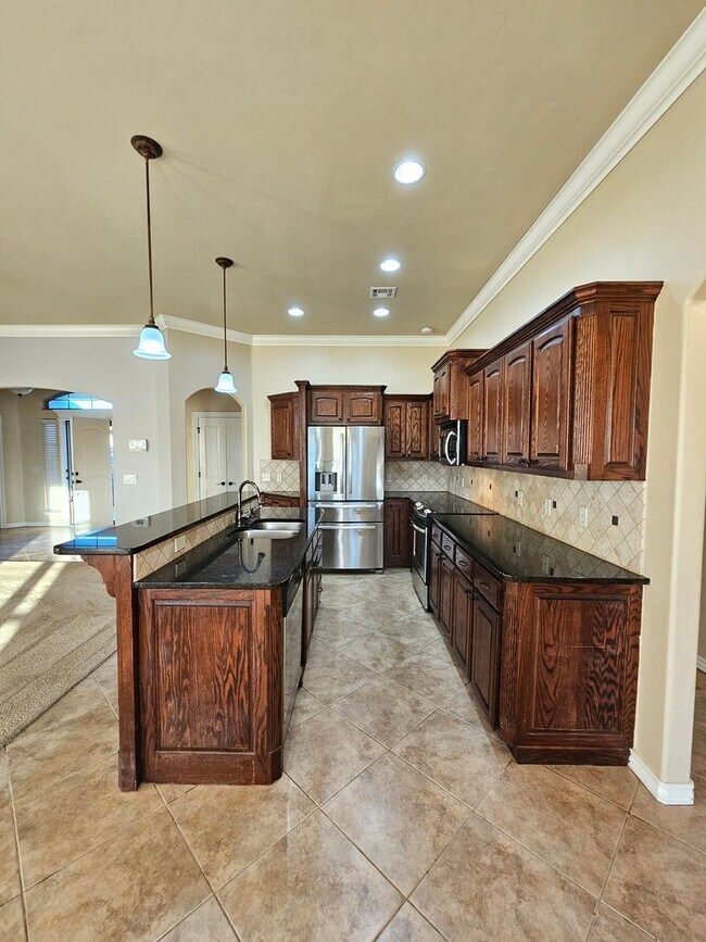 Building Photo - (4) Bed/(2) Bath in Winfield Addition OKC!