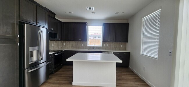 Building Photo - Beautiful Brand New 3 Bedroom Home in Elk Grove